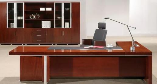 青島網(wǎng)絡(luò)營(yíng)銷(xiāo)公司定制實(shí)木老板辦公桌椅